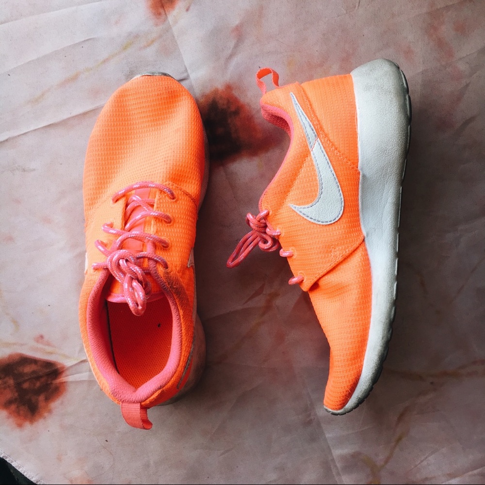 NIKE ROSHE